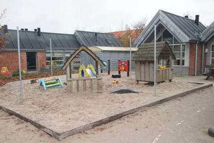 Sandkasse med legehuse