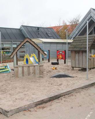 Sandkasse med legehuse
