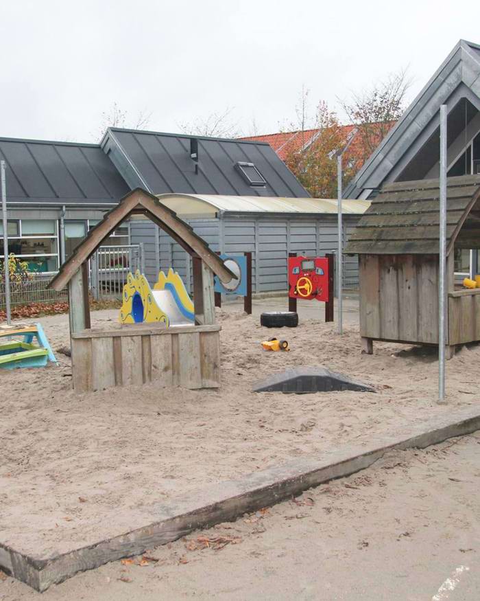 Sandkasse med legehuse